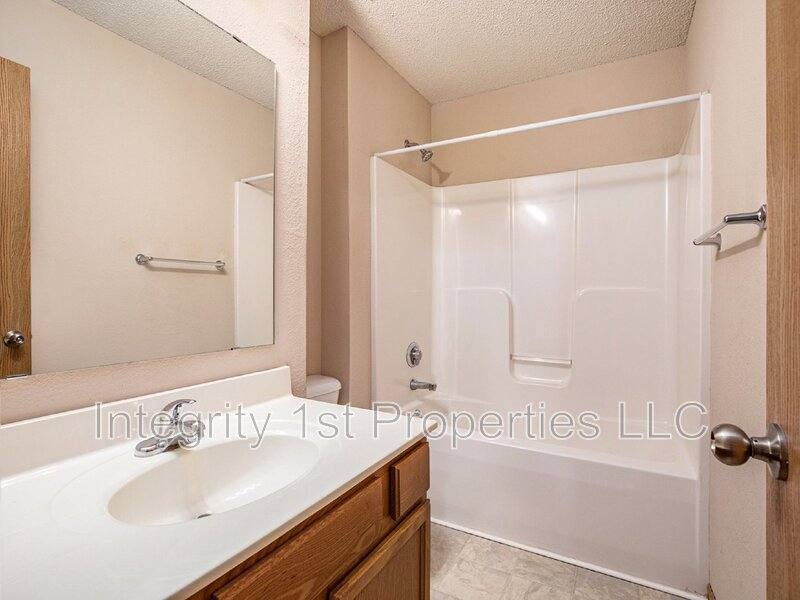 Townhouse for rent at 210 N Pointe Lane, Raymore, MO 64083