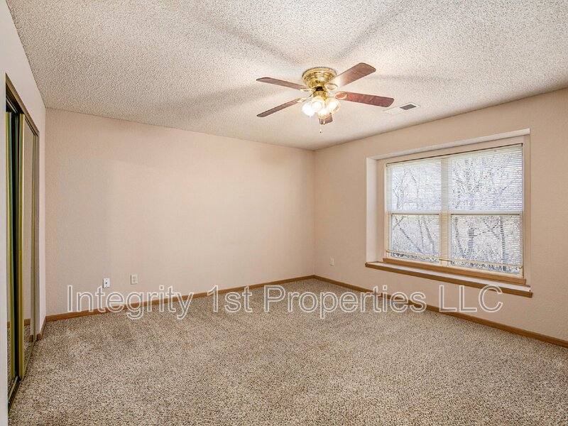 Townhouse for rent at 210 N Pointe Lane, Raymore, MO 64083