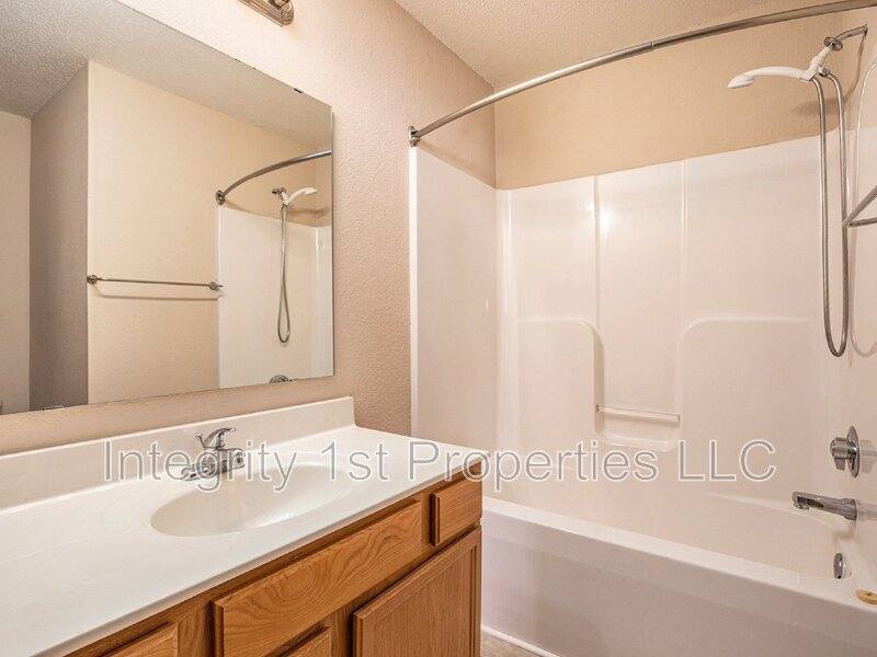 Townhouse for rent at 210 N Pointe Lane, Raymore, MO 64083