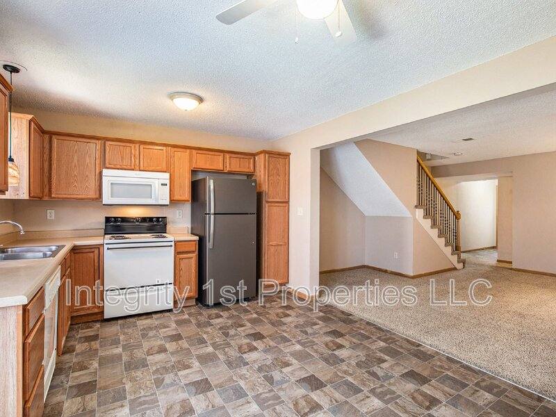 Townhouse for rent at 210 N Pointe Lane, Raymore, MO 64083