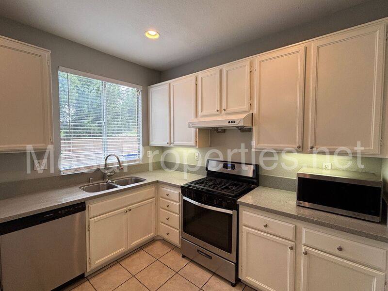 House for rent at 16740 Inverrary Way, Fontana, CA 92336