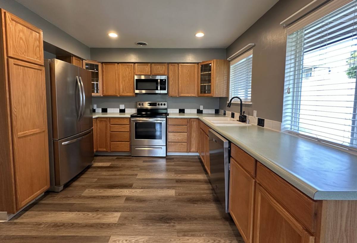 Apartment for rent at 1816 Rockefeller Ave, Everett, WA 98201