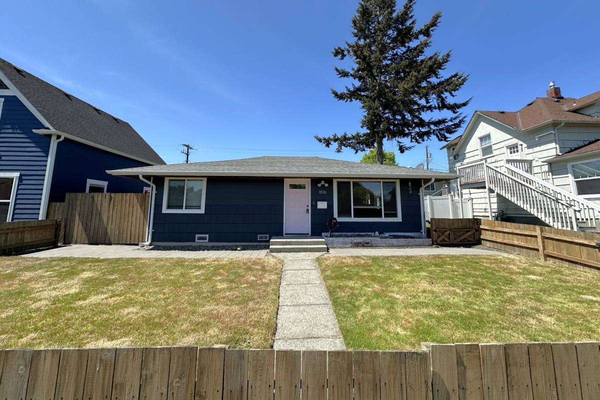 Apartment for rent at 1816 Rockefeller Ave, Everett, WA 98201