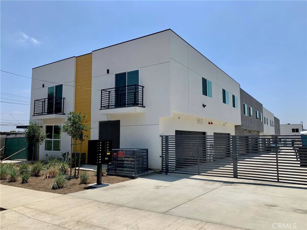Townhouse for rent at 12647 & 12649 Bradley Ave, Sylmar, CA 91342