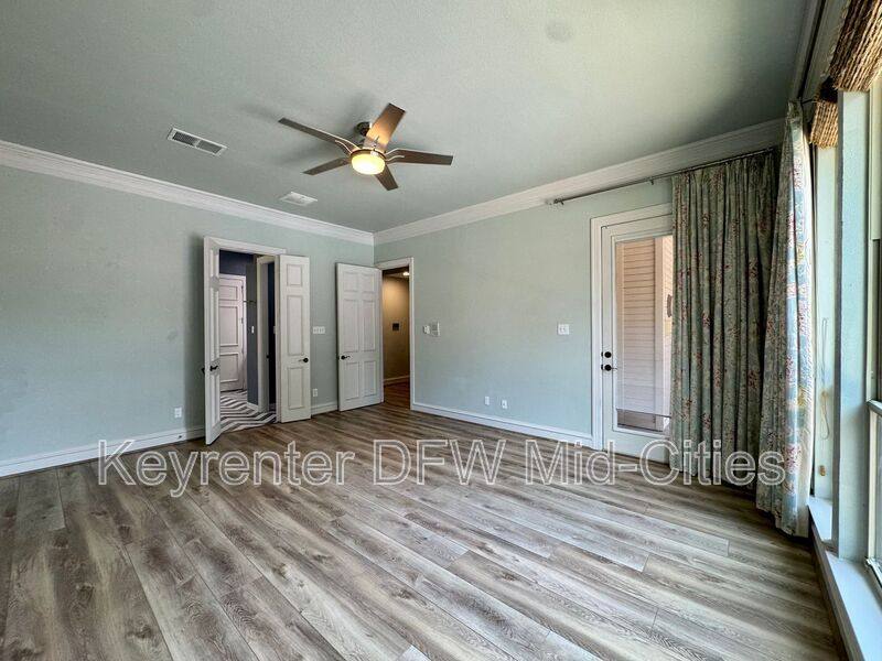House for rent at 2417 Creekside Circle S, Irving, TX 75063