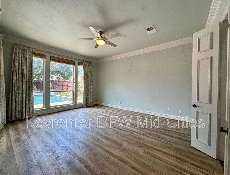 House for rent at 2417 Creekside Circle S, Irving, TX 75063