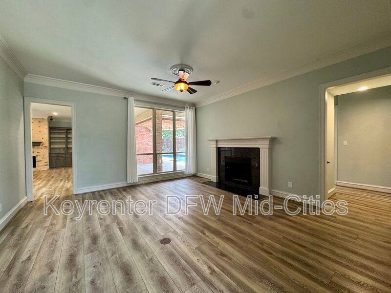 House for rent at 2417 Creekside Circle S, Irving, TX 75063