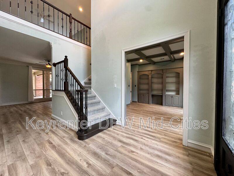 House for rent at 2417 Creekside Circle S, Irving, TX 75063