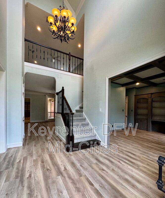 House for rent at 2417 Creekside Circle S, Irving, TX 75063