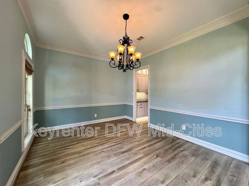 House for rent at 2417 Creekside Circle S, Irving, TX 75063