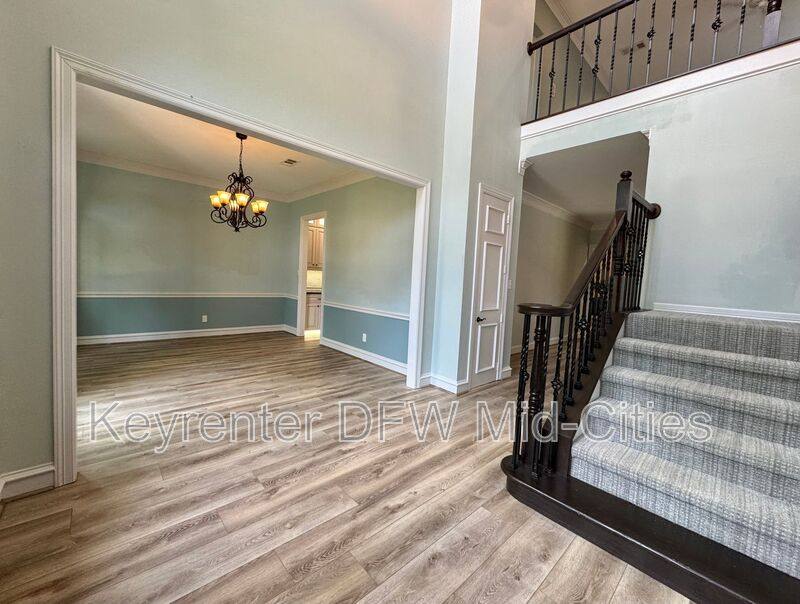House for rent at 2417 Creekside Circle S, Irving, TX 75063