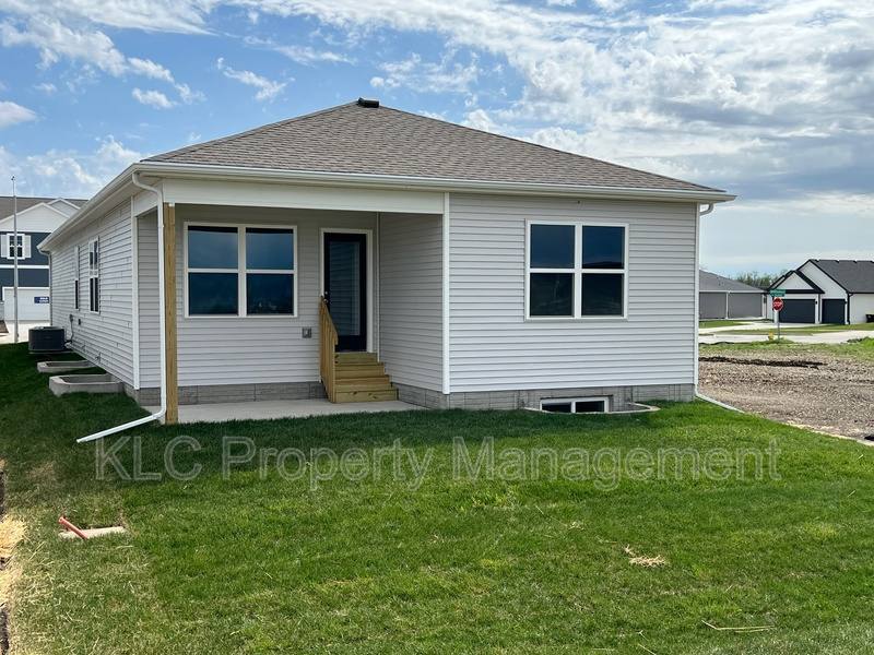 House for rent at 1283 NW Williamsburg Lane #1, Waukee, IA 50263