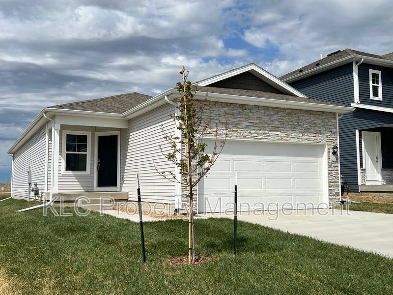 House for rent at 1283 NW Williamsburg Lane #1, Waukee, IA 50263