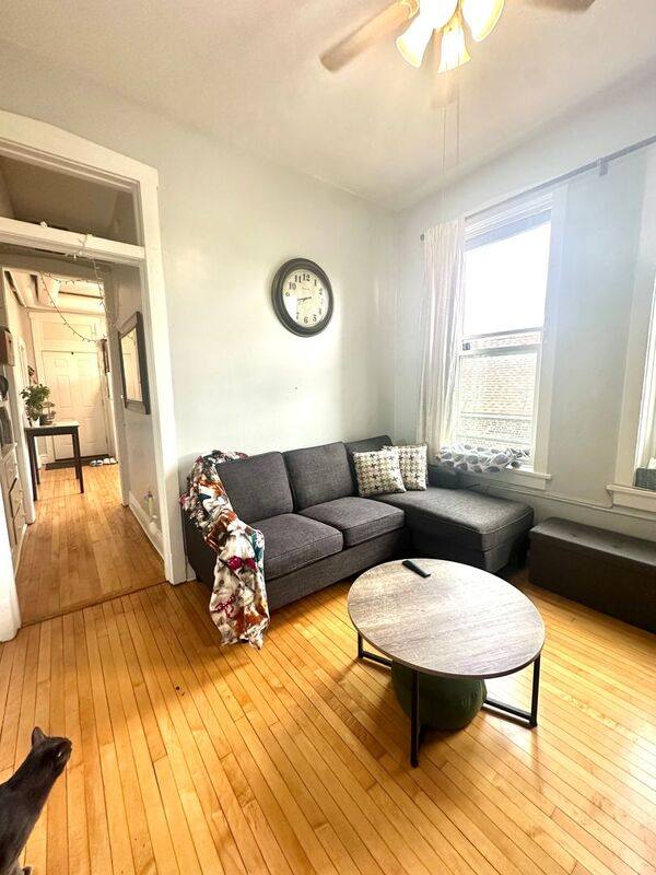 Apartment for rent at 2303 S Oakley Ave #3R, Chicago, IL 60608