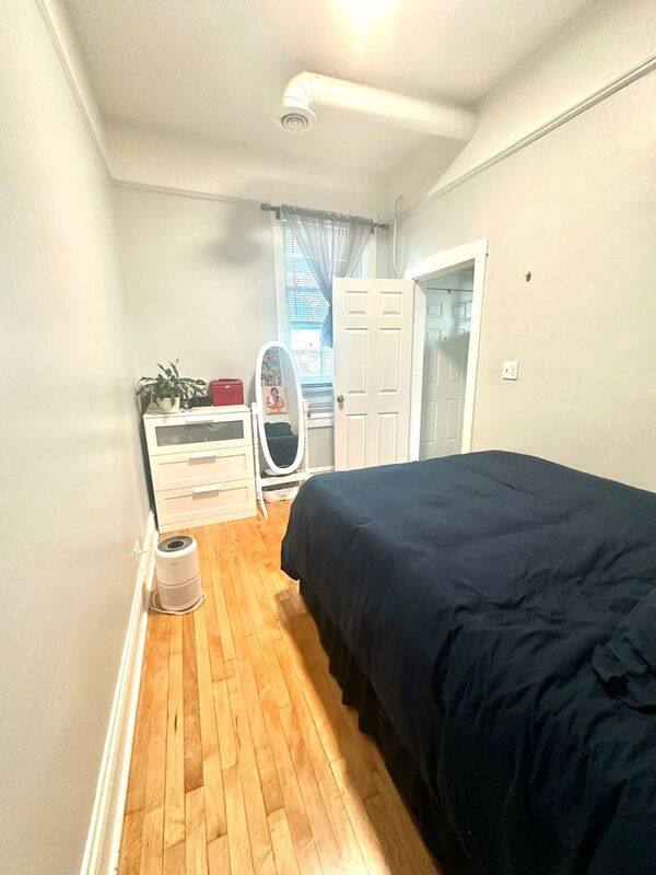 Apartment for rent at 2303 S Oakley Ave #3R, Chicago, IL 60608