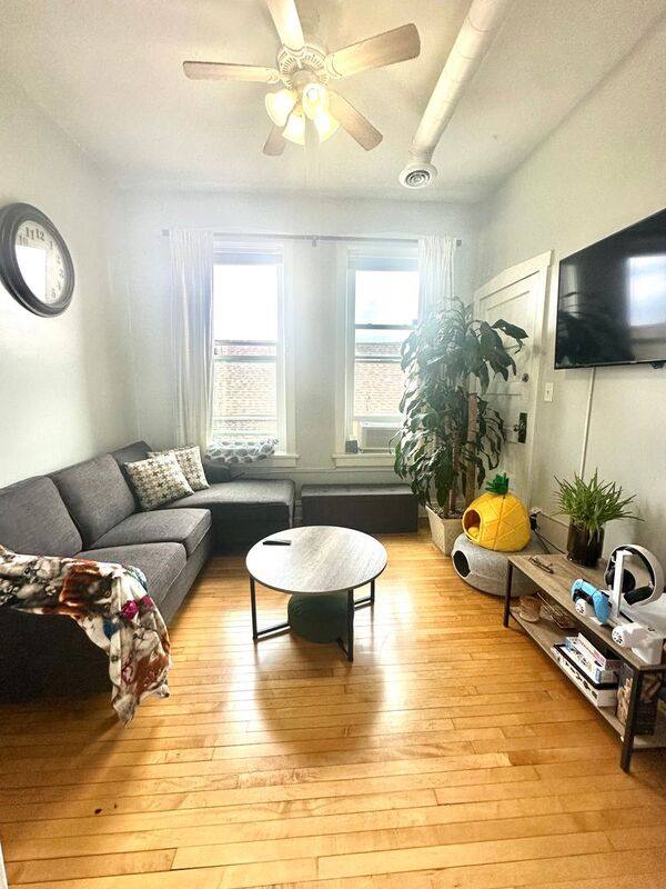 Apartment for rent at 2303 S Oakley Ave #3R, Chicago, IL 60608