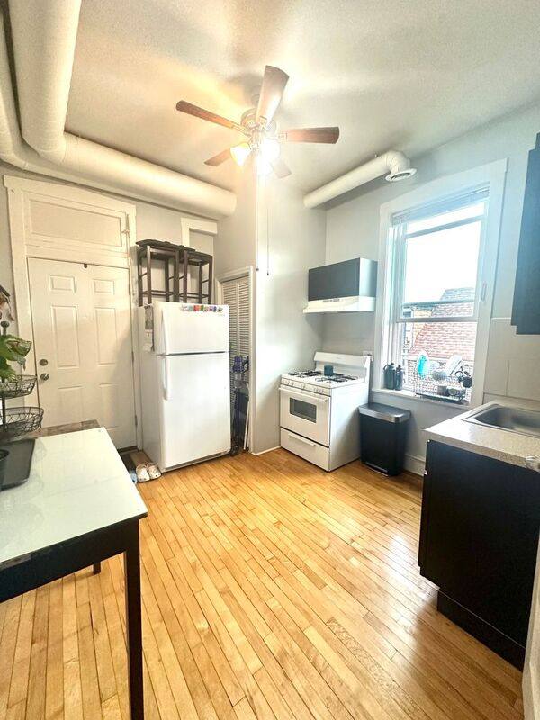 Apartment for rent at 2303 S Oakley Ave #3R, Chicago, IL 60608