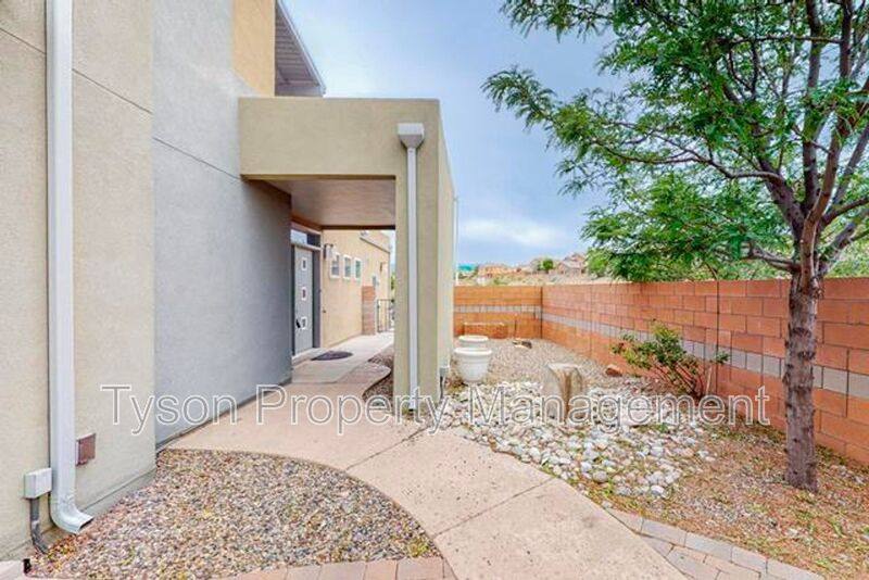Townhouse for rent at 1667 Domino Dr SE, Albuquerque, NM 87123