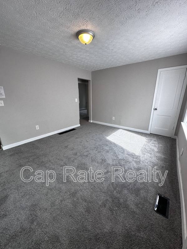 House for rent at 2359 McGuffey Rd, Columbus, OH 43211