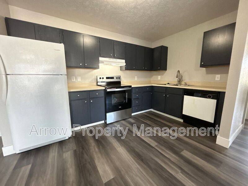 Apartment for rent at 940 27th St #2, Clarinda, IA 51632