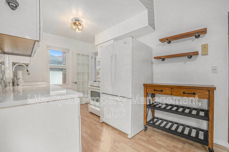 House for rent at 1437 Lewison Ave NE, Grand Rapids, MI 49505