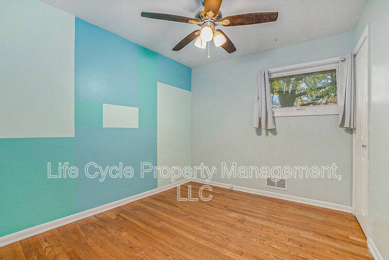 House for rent at 1437 Lewison Ave NE, Grand Rapids, MI 49505