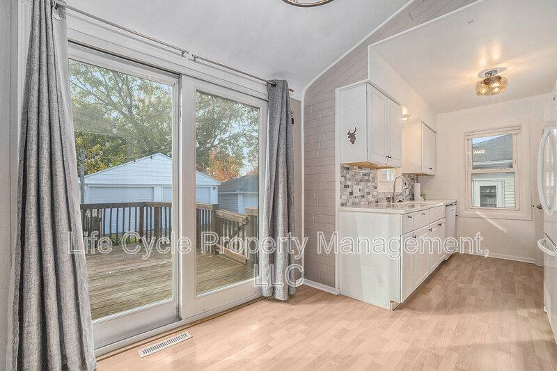 House for rent at 1437 Lewison Ave NE, Grand Rapids, MI 49505