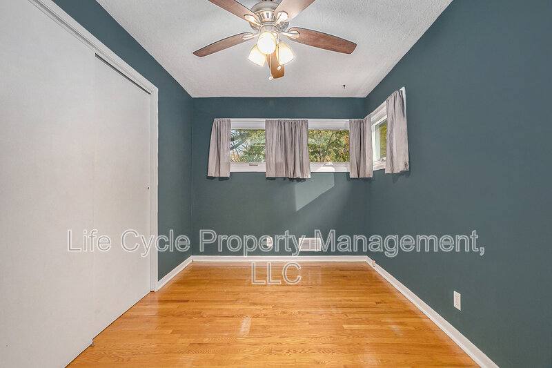 House for rent at 1437 Lewison Ave NE, Grand Rapids, MI 49505