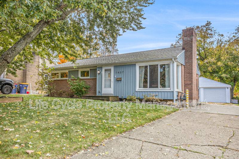 House for rent at 1437 Lewison Ave NE, Grand Rapids, MI 49505