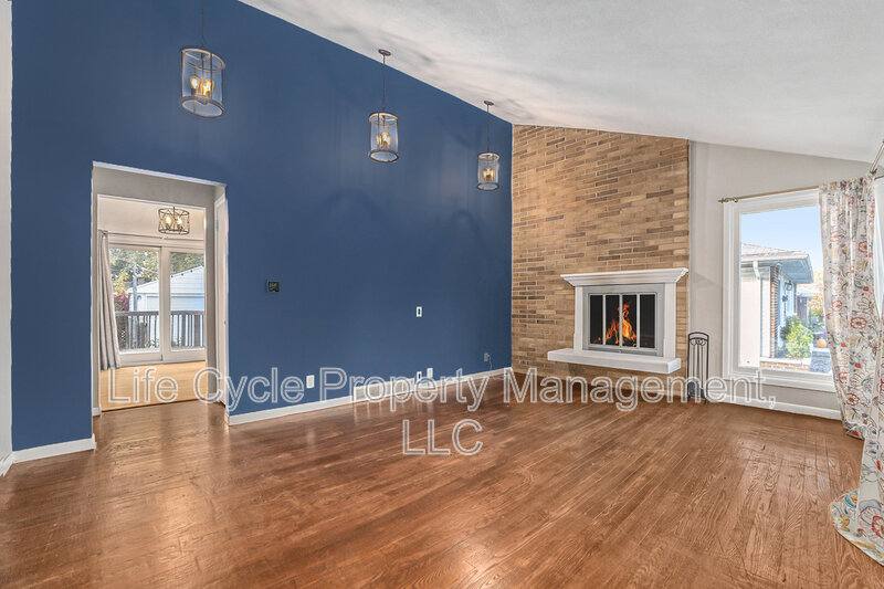 House for rent at 1437 Lewison Ave NE, Grand Rapids, MI 49505