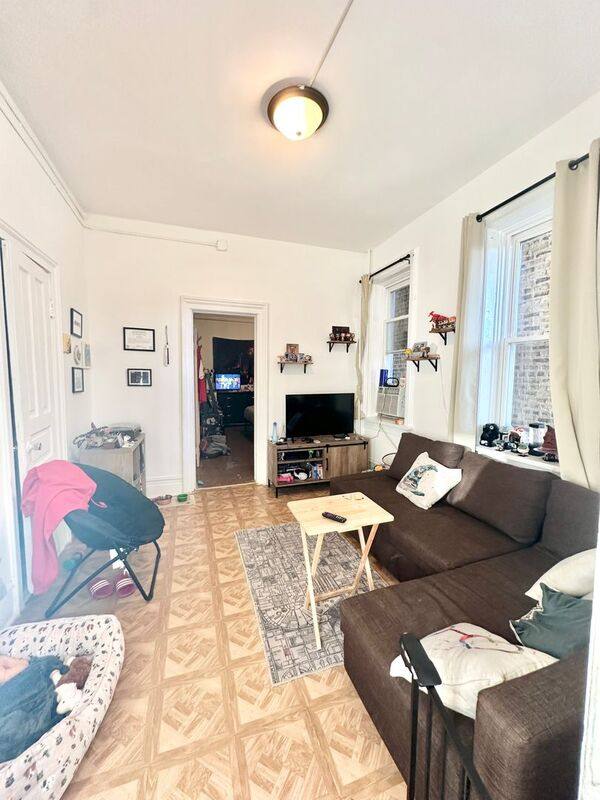 Apartment for rent at 1325 W 18th St #2M, Chicago, IL 60608