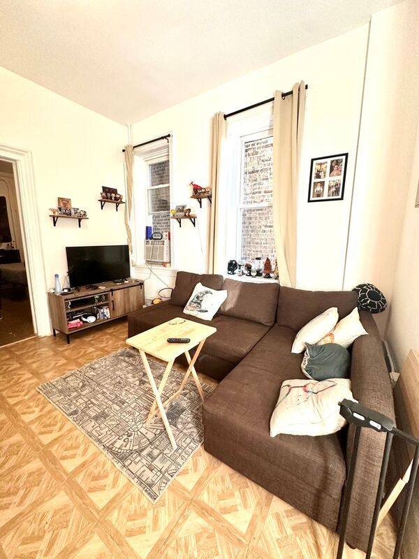 Apartment for rent at 1325 W 18th St #2M, Chicago, IL 60608