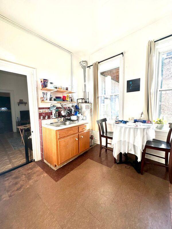 Apartment for rent at 1325 W 18th St #2M, Chicago, IL 60608