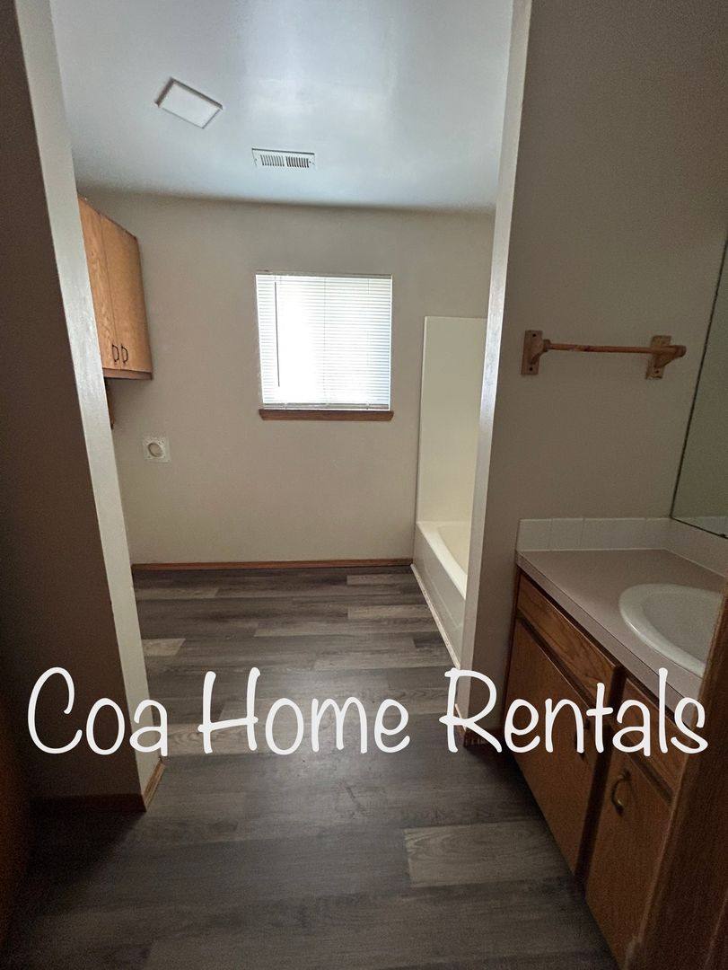 Townhouse for rent at 1930 S Spruce St, Wichita, KS 67211