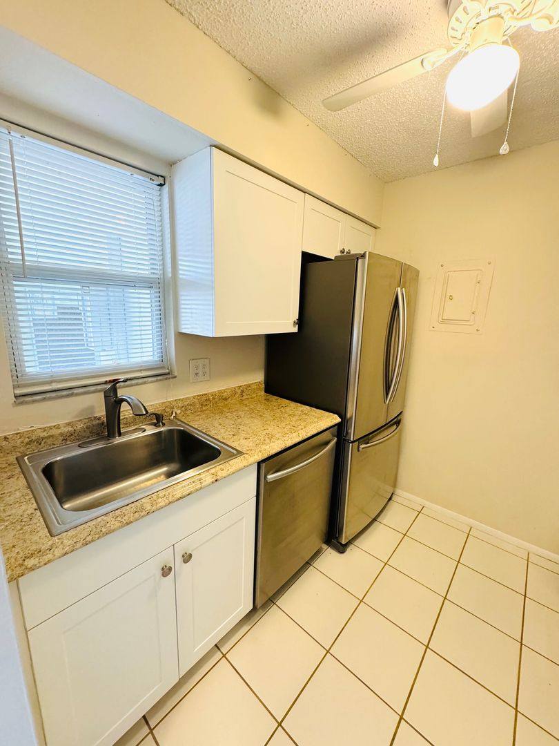 Apartment for rent at 5649 Midnight Pass Rd, Sarasota, FL 34242