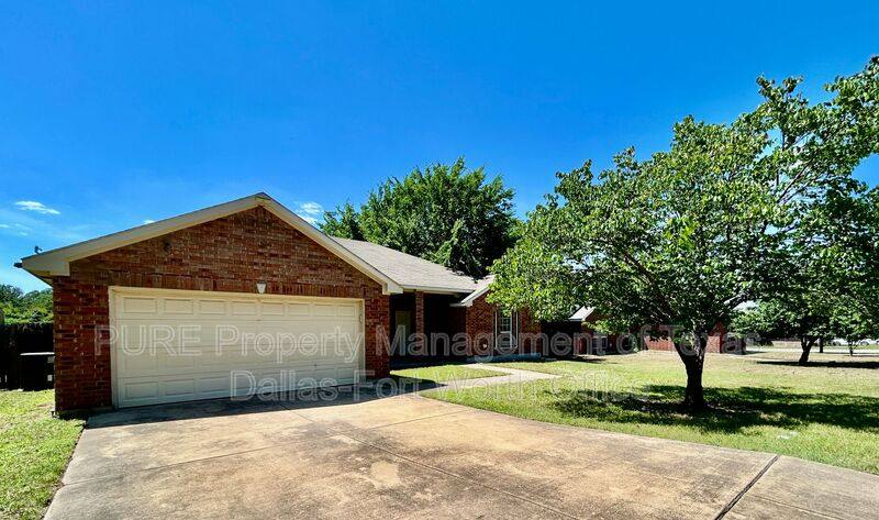 House for rent at 629 Madeline Court, Azle, TX 76020