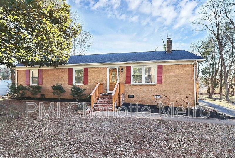House for rent at 9916 Windrift Rd, Charlotte, NC 28215
