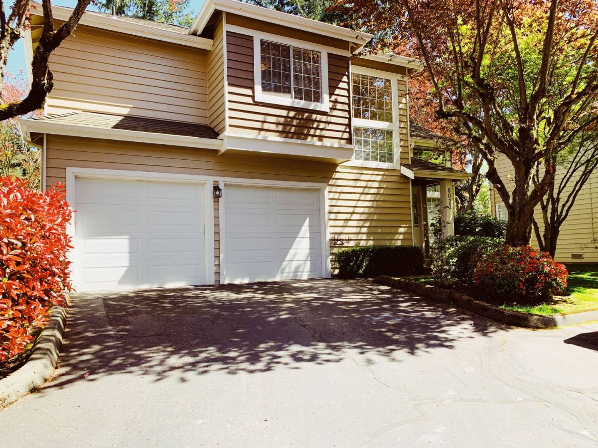 Townhouse for rent at 8022 118th Court NE, Kirkland, WA 98033
