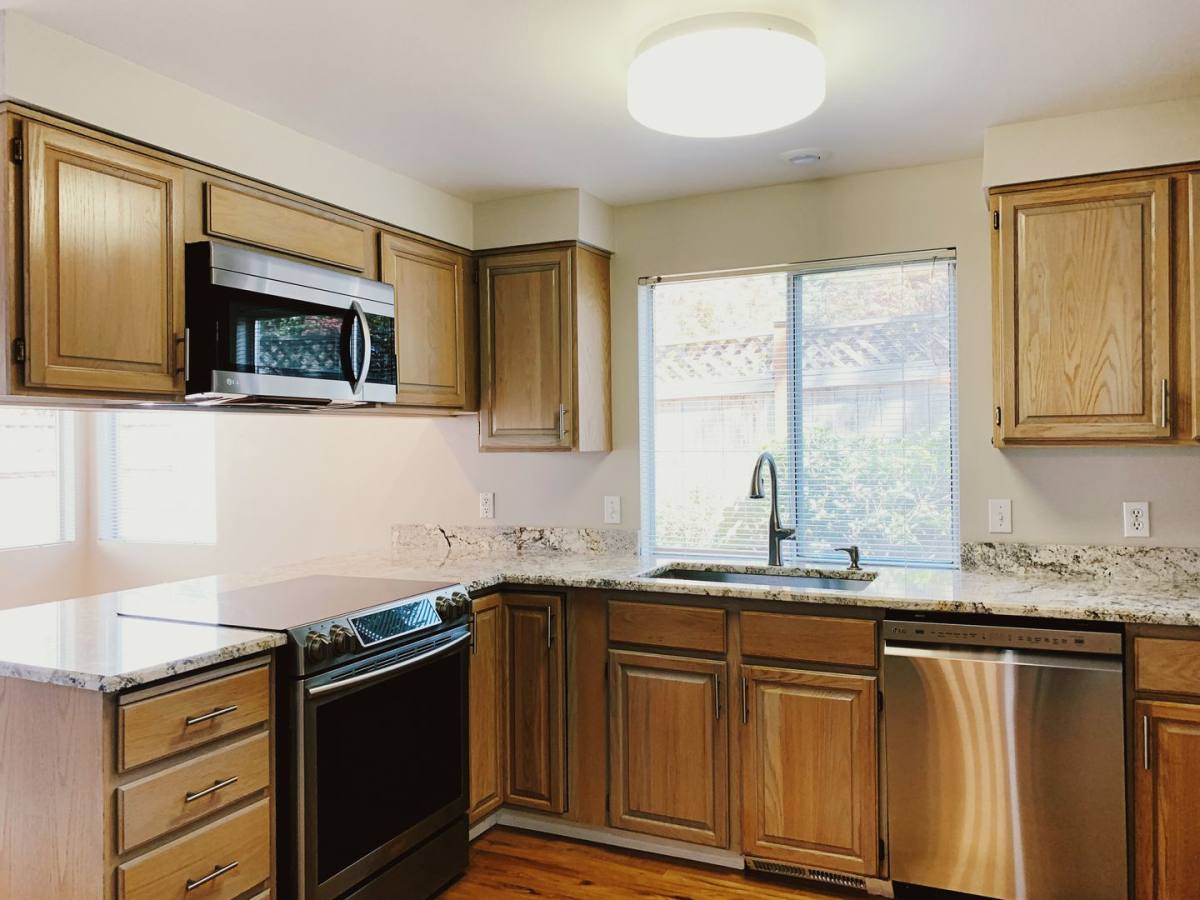 Townhouse for rent at 8022 118th Court NE, Kirkland, WA 98033