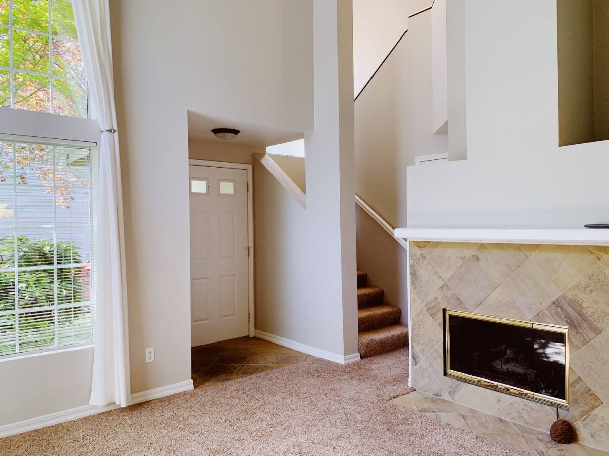 Townhouse for rent at 8022 118th Court NE, Kirkland, WA 98033