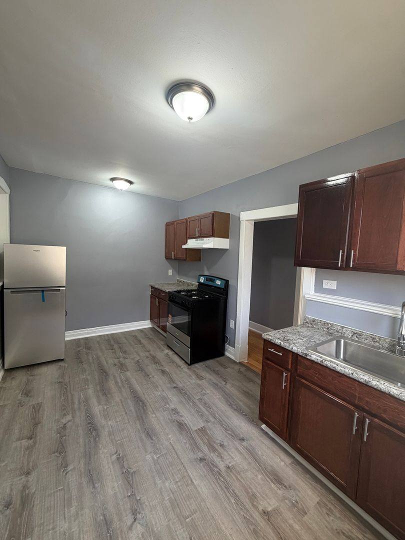 Apartment for rent at 7001 S Aberdeen St, Chicago, IL 60621