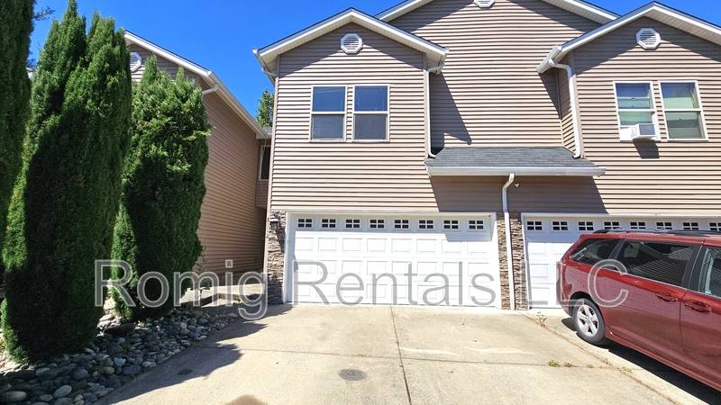 Townhouse for rent at 8111 NE 36th Court, Vancouver, WA 98665