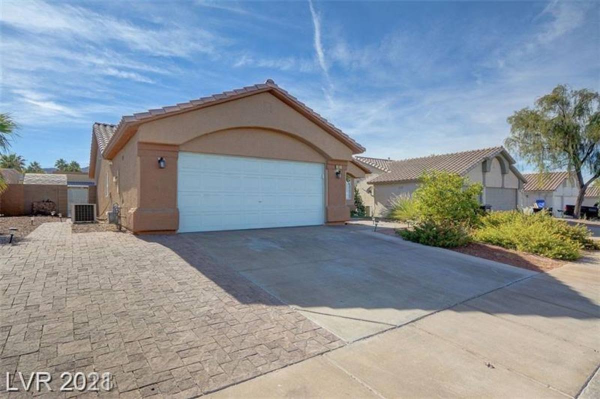 House for rent at 437 Waterwheel Falls Dr, Henderson, NV 89015