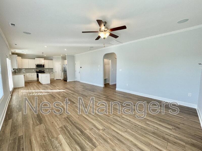 House for rent at 5137 Thruway Rd, Hope Mills, NC 28348