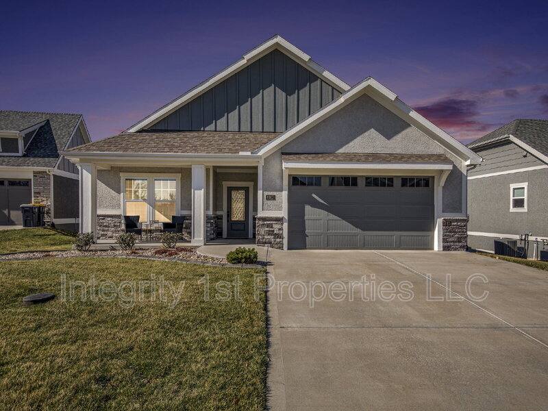 House for rent at 6917 NE 70th St, Kansas City, MO 64119