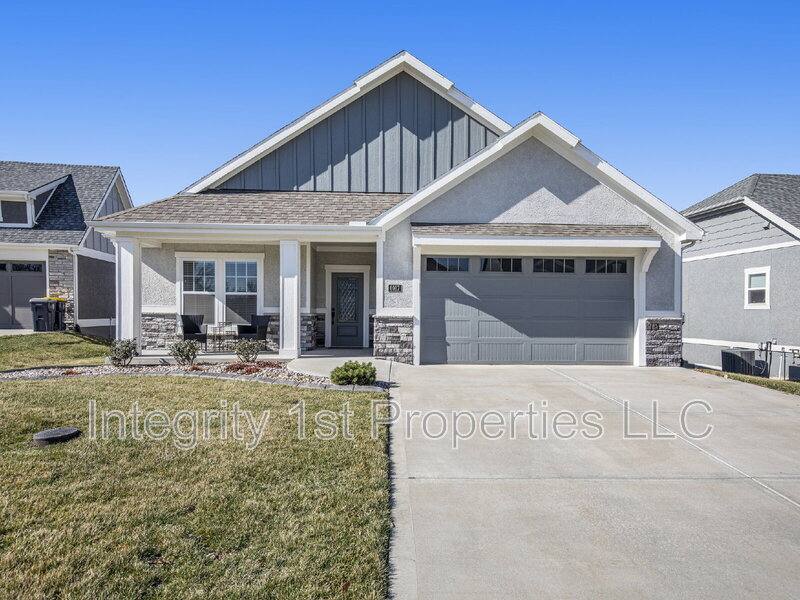 House for rent at 6917 NE 70th St, Kansas City, MO 64119