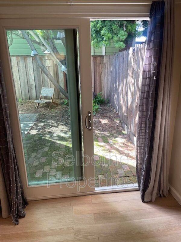 Apartment for rent at 4327B Essex St, Emeryville, CA 94608