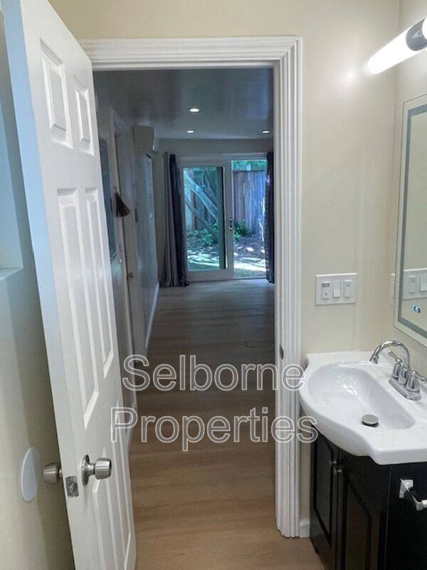 Apartment for rent at 4327B Essex St, Emeryville, CA 94608