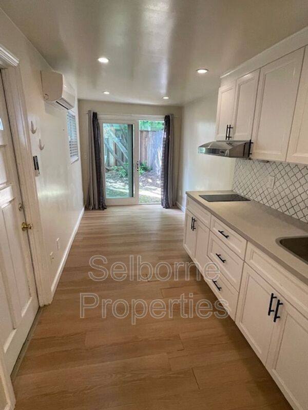 Apartment for rent at 4327B Essex St, Emeryville, CA 94608