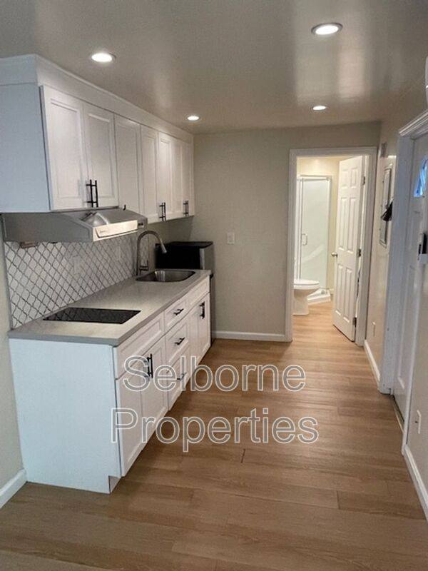 Apartment for rent at 4327B Essex St, Emeryville, CA 94608